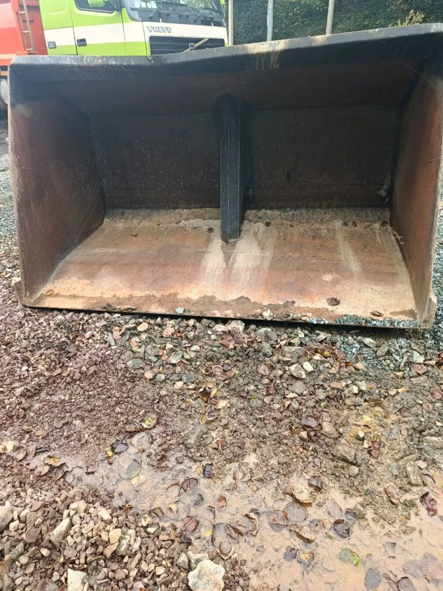 High tip bucket loader - Image 4