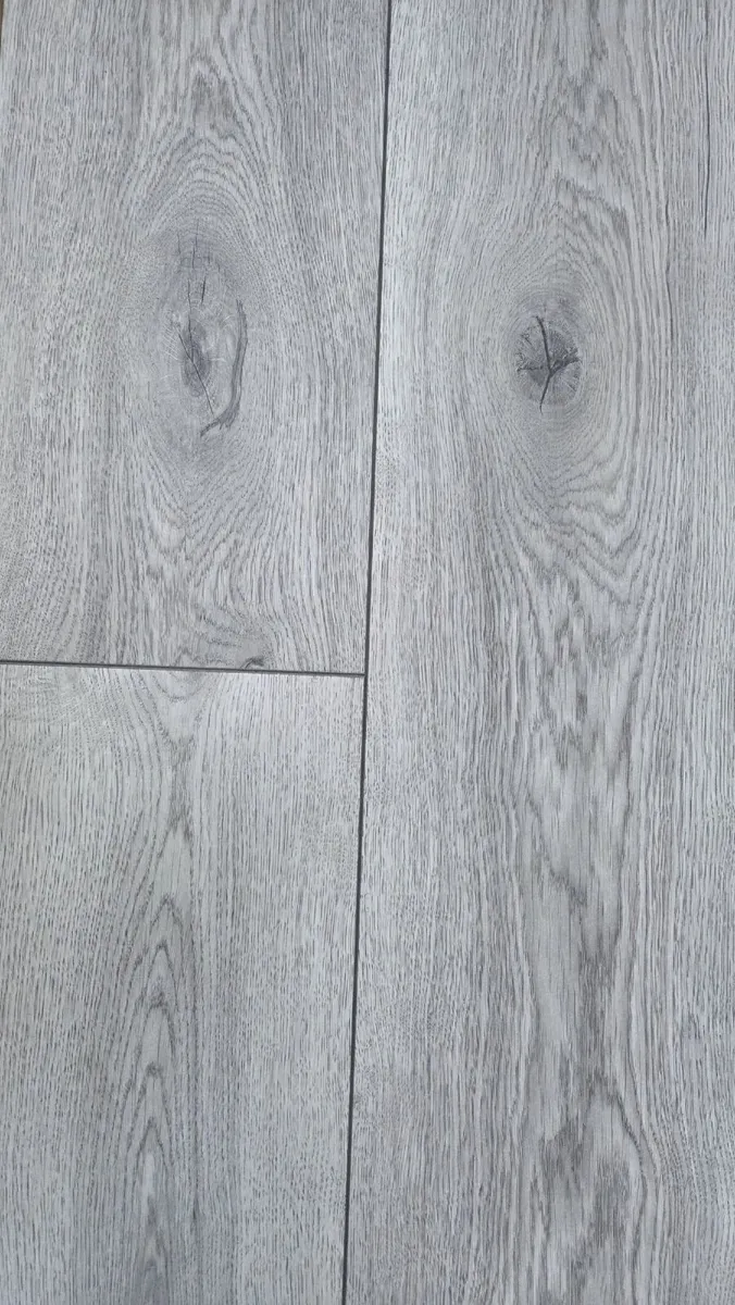 Summer Oak 8mm Laminate Flooring - Image 2