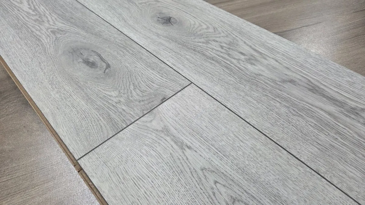 Summer Oak 8mm Laminate Flooring - Image 3