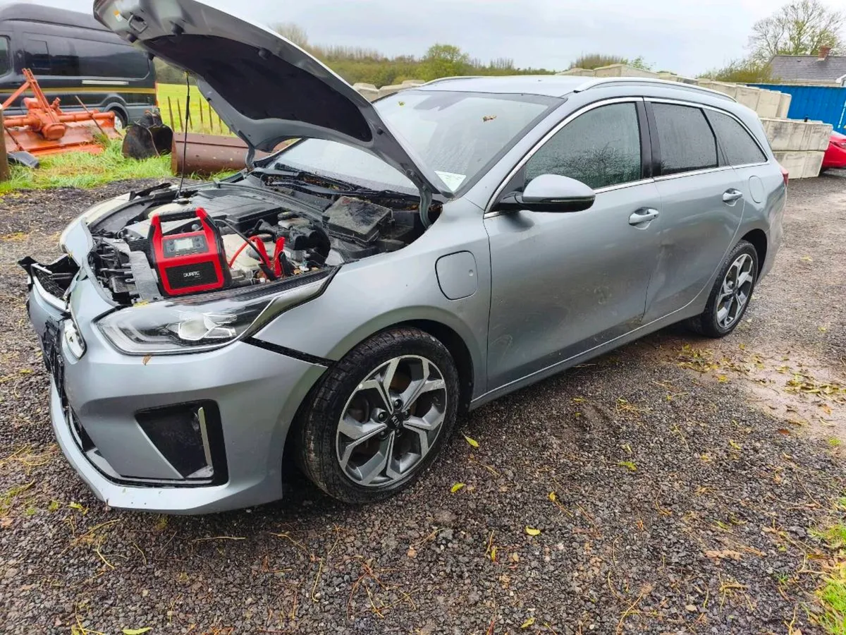 211 KIA Ceed 1.6 petrol plug in hybrid. - Image 4