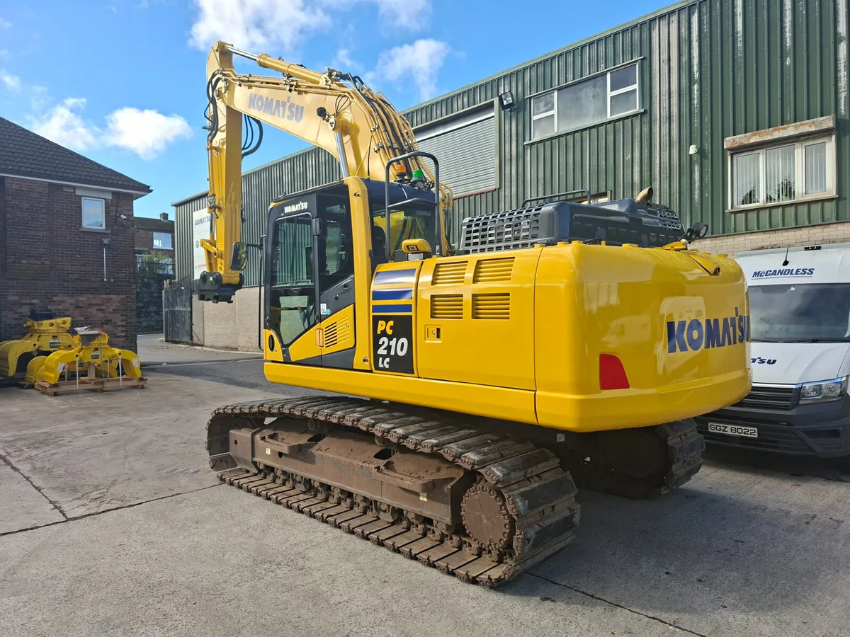 Komatsu PC210LC-11E0 - Image 2