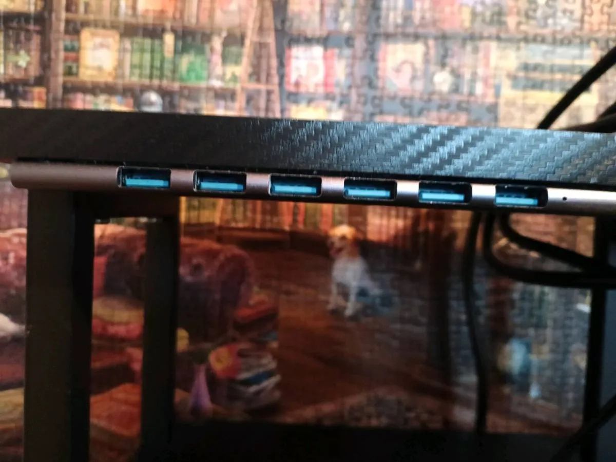 Computer table - Image 1