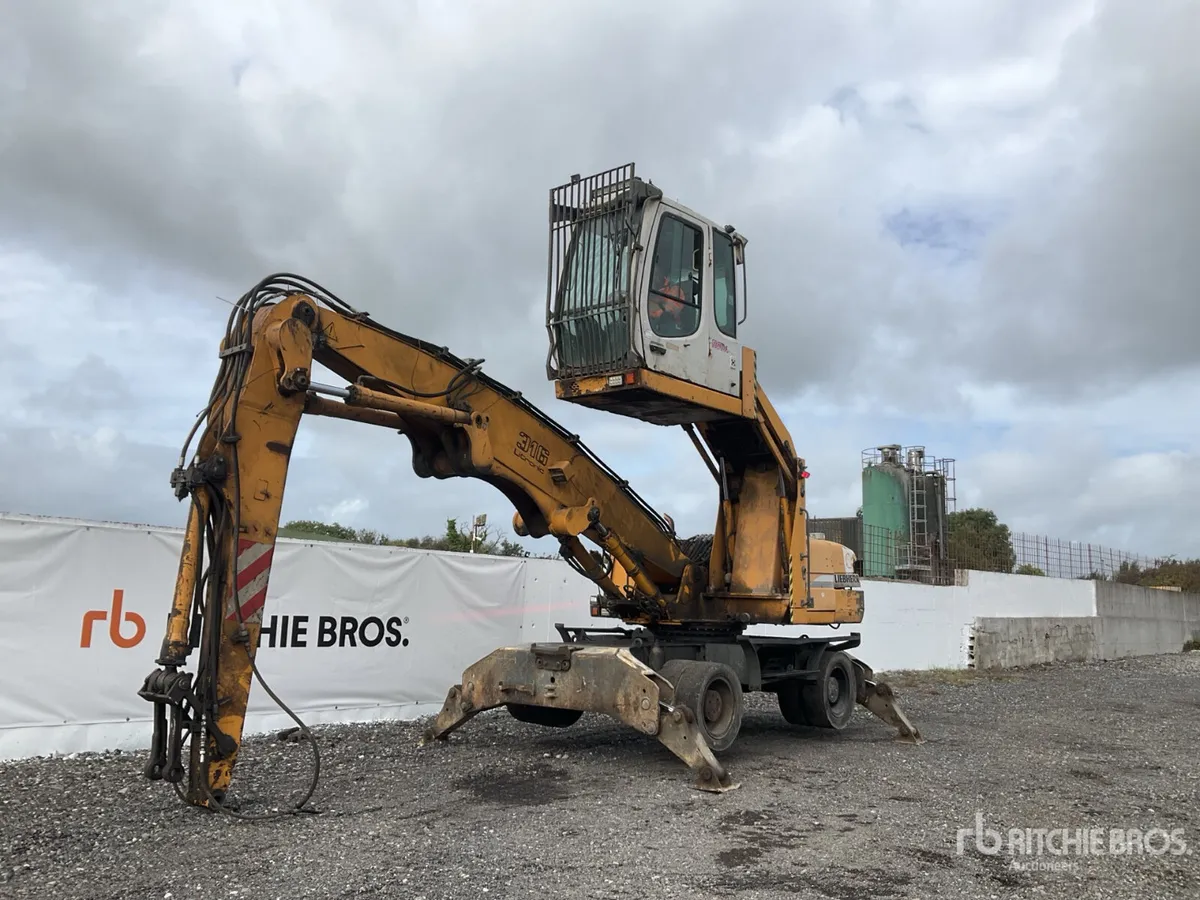 2004 Liebherr A316 Wheel Material Handle - Image 1