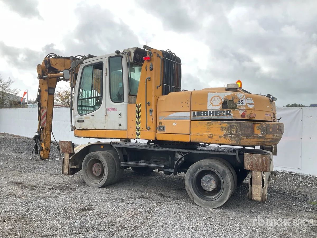 2004 Liebherr A316 Wheel Material Handle - Image 3