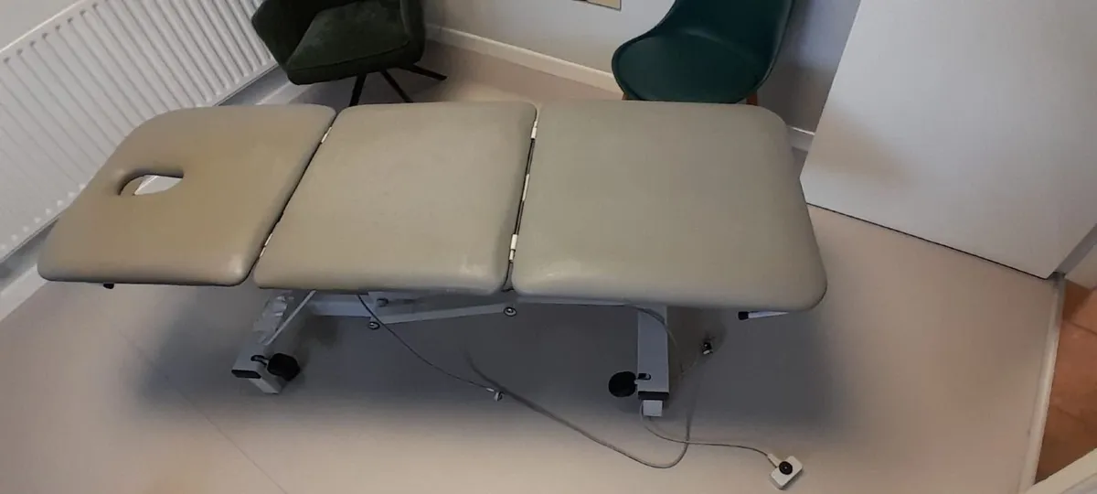 Medical plinth - Image 2