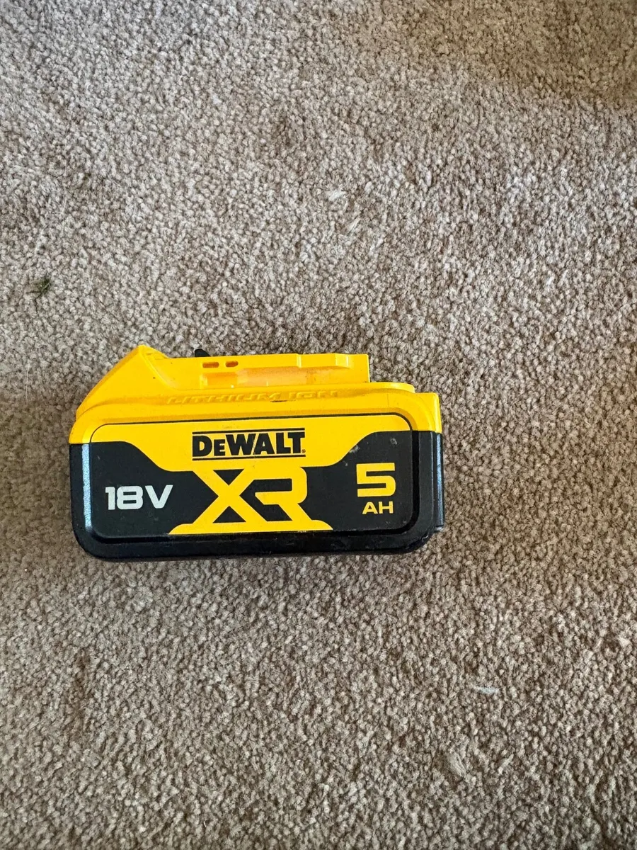 Dewalt 3 piece set and 3 batteries - Image 3