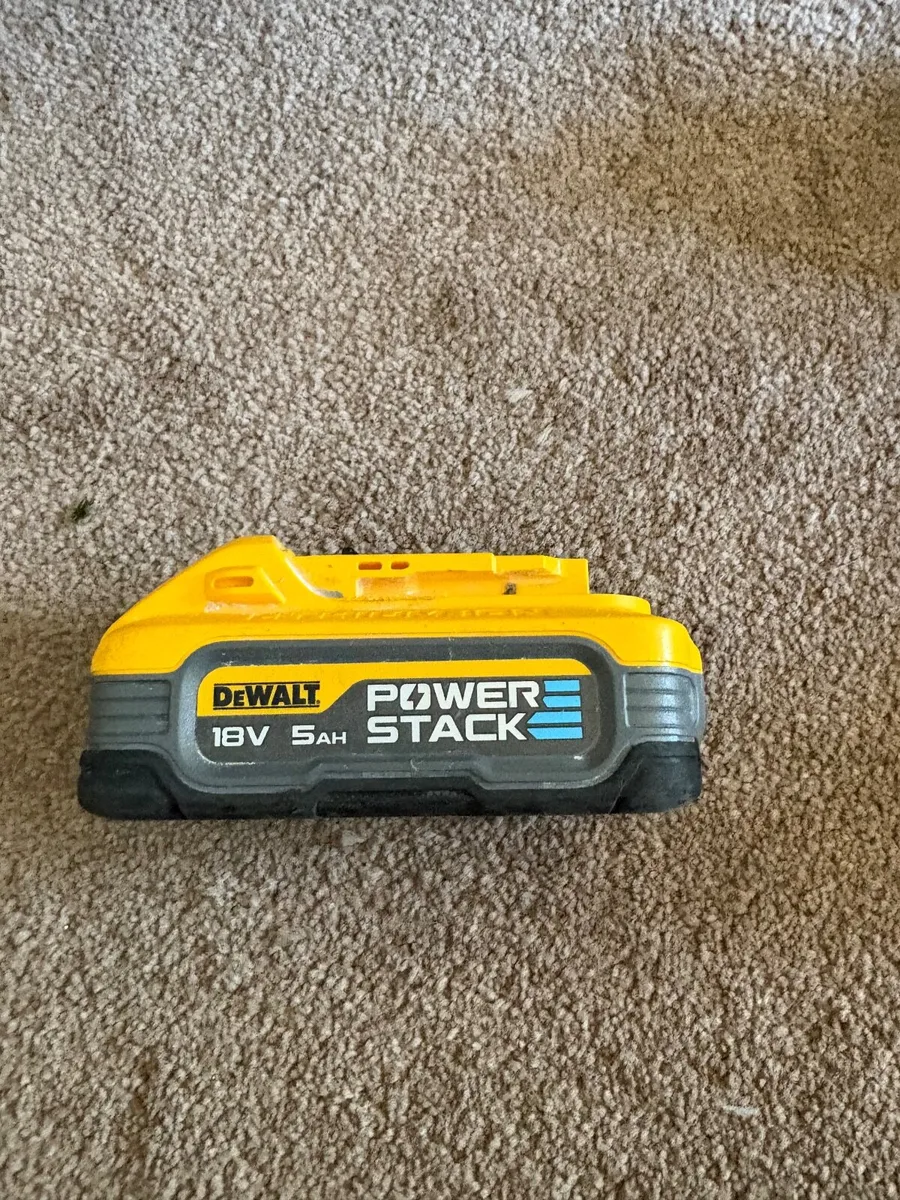 Dewalt 3 piece set and 3 batteries - Image 2