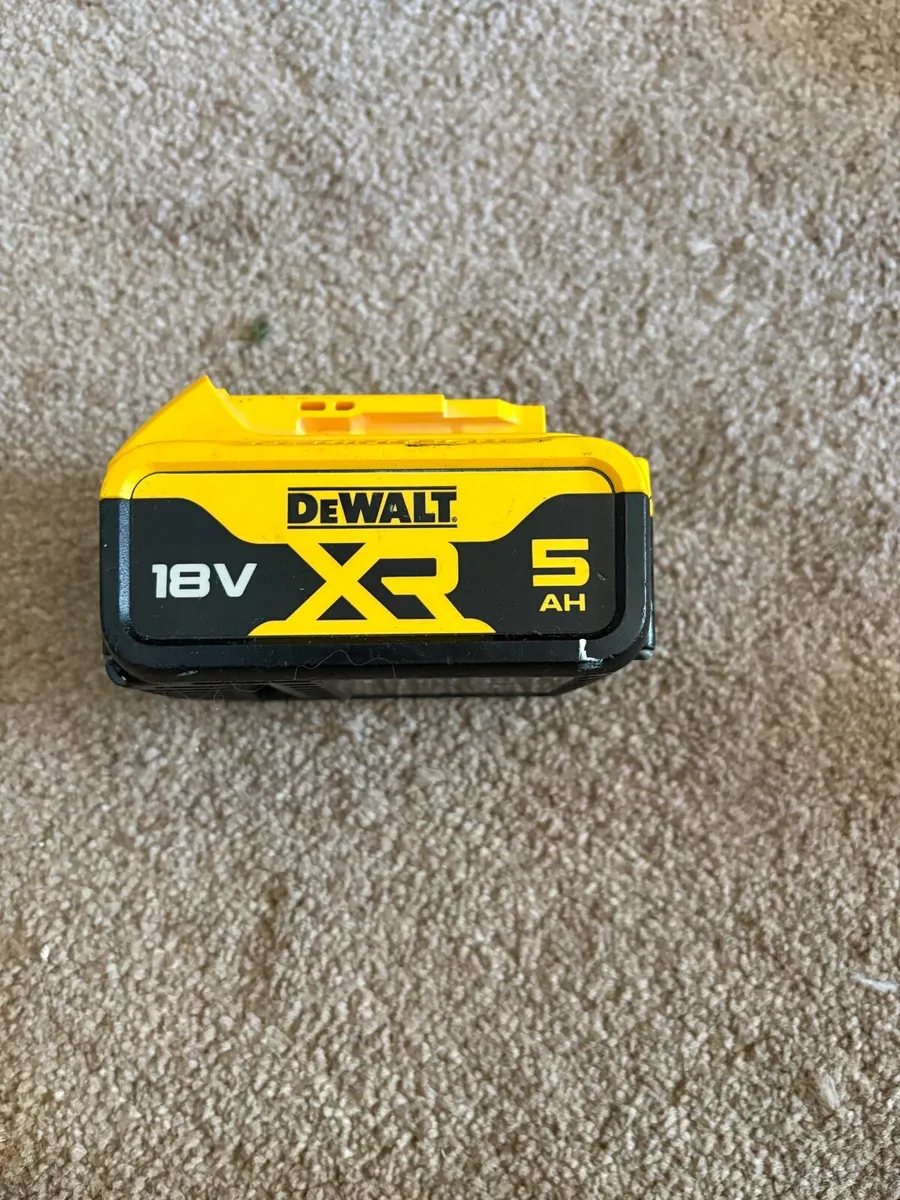 Dewalt 3 piece set and 3 batteries - Image 4