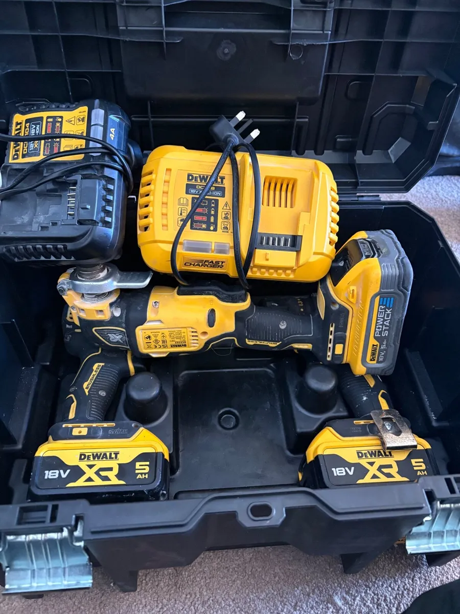 Dewalt 3 piece set and 3 batteries - Image 1
