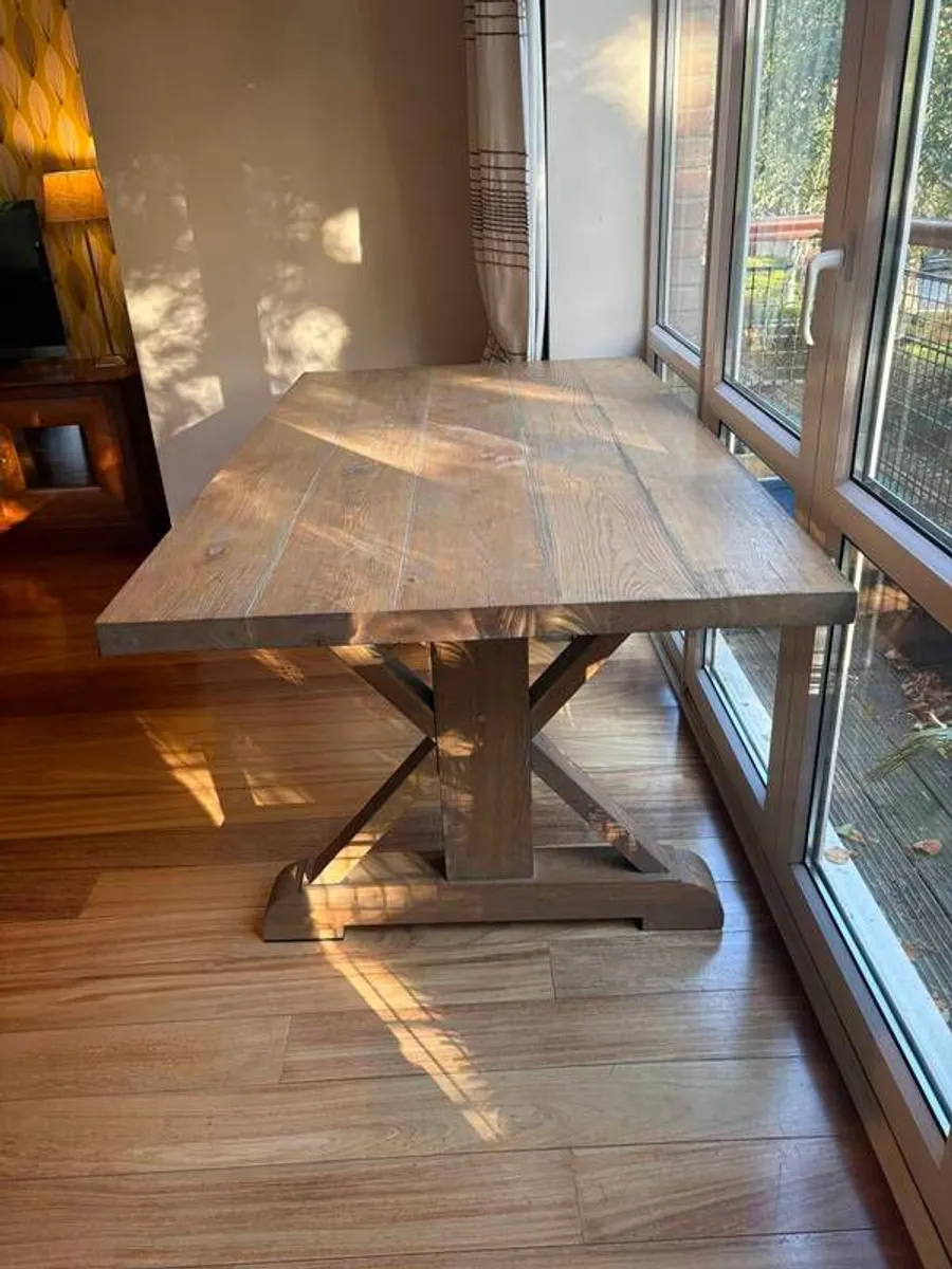 Dining/Kitchen Table - Image 1