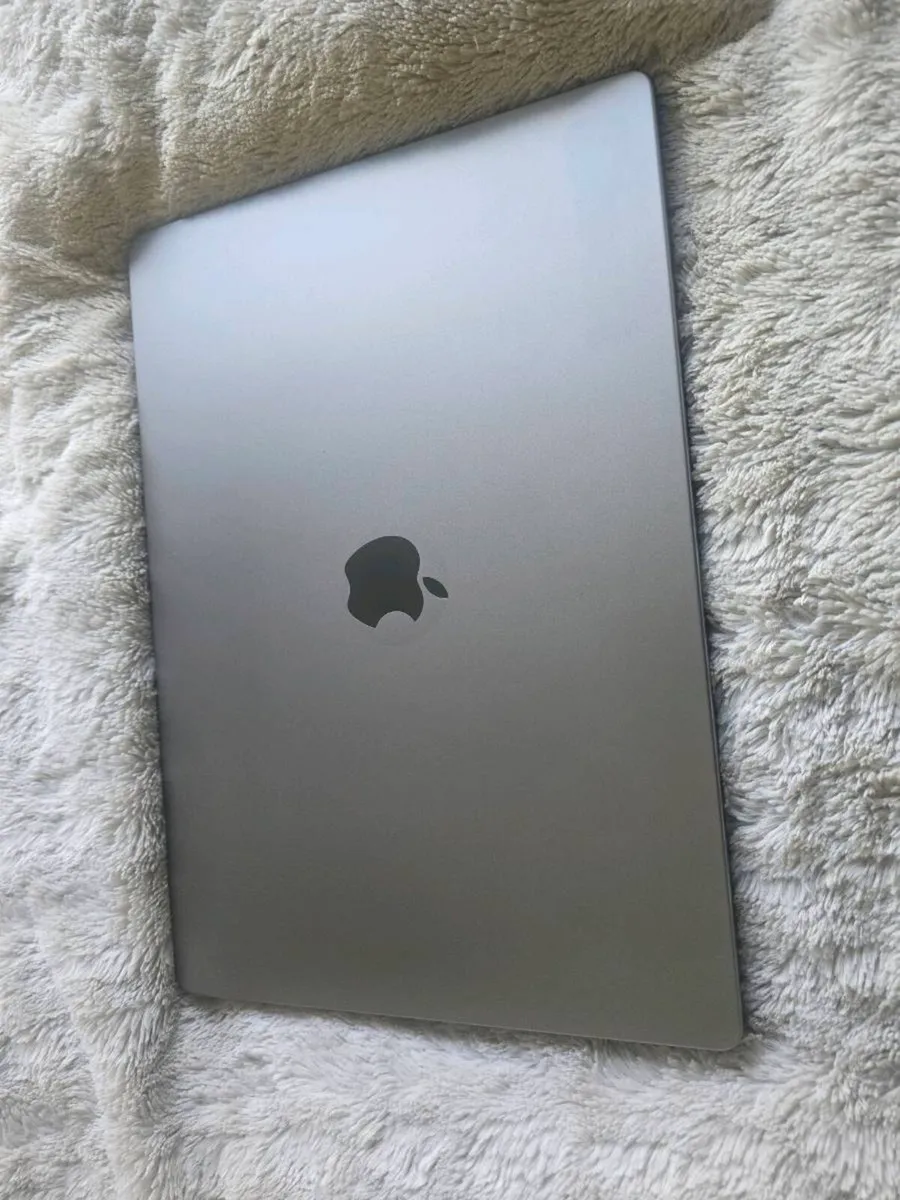 Macbook pro m2 - Image 1