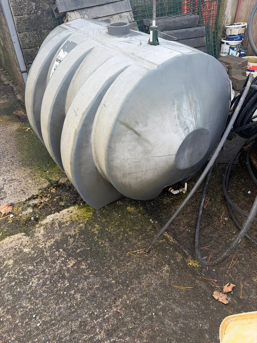 Oil tank