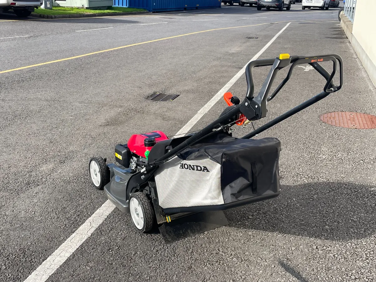 DEMO Honda HRX537 HYE Rotary Lawn Mower - Image 3