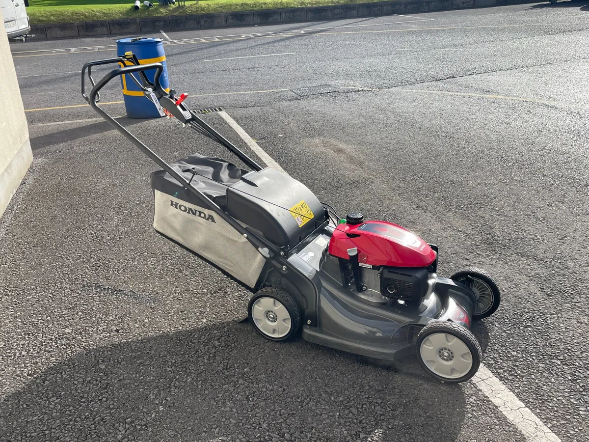 DEMO Honda HRX537 HYE Rotary Lawn Mower - Image 4
