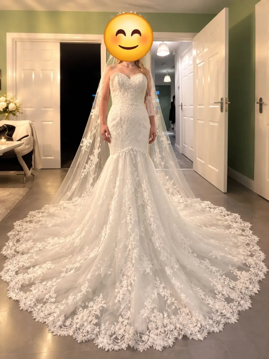 Wedding gown - Image 1