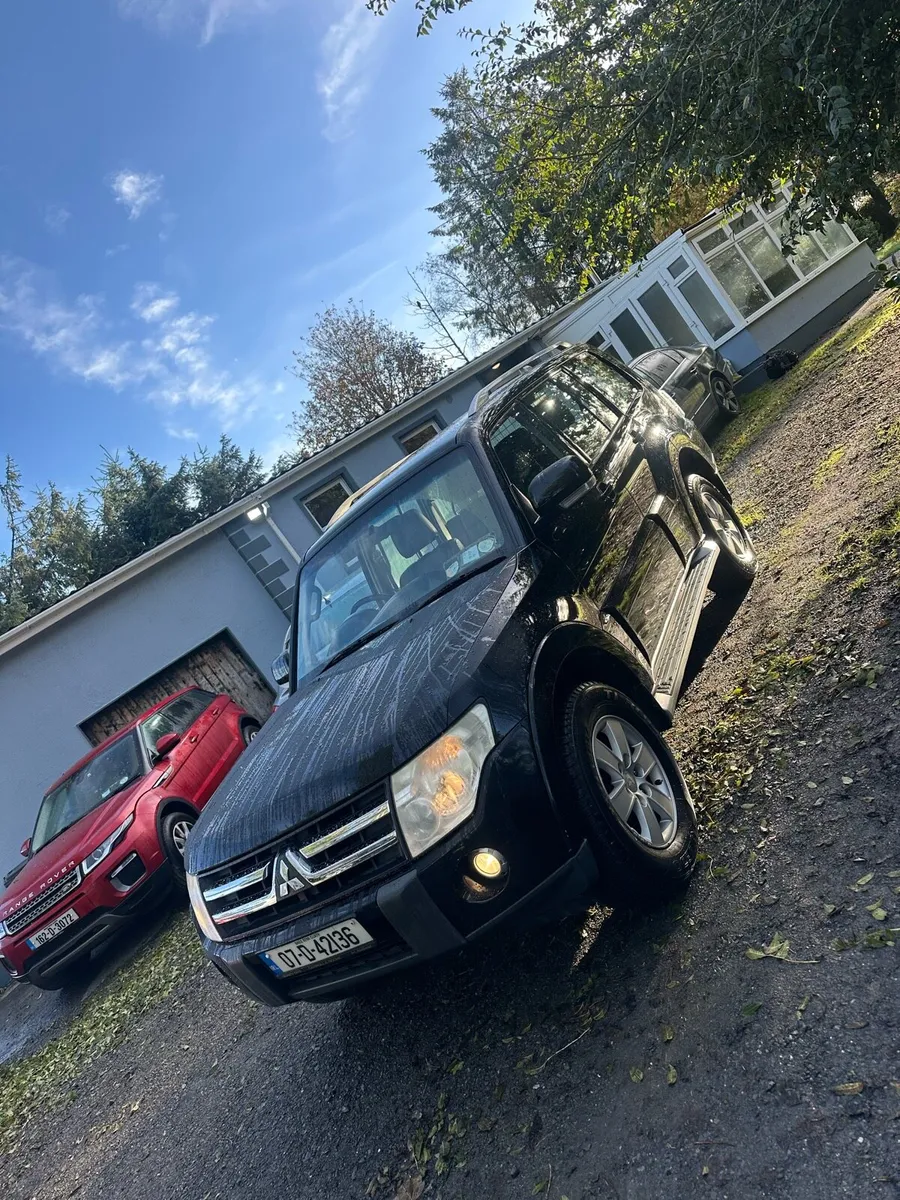 2007 pajero LWB automatic crewcab - Image 1