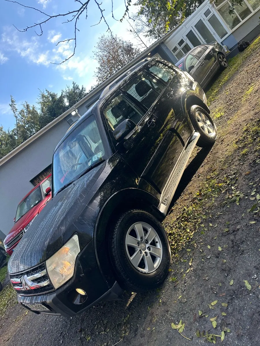 2007 pajero LWB automatic crewcab - Image 2