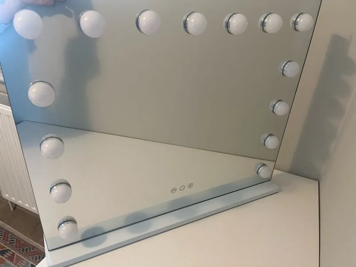 Hollywood vanity mirror LED lights - Image 1