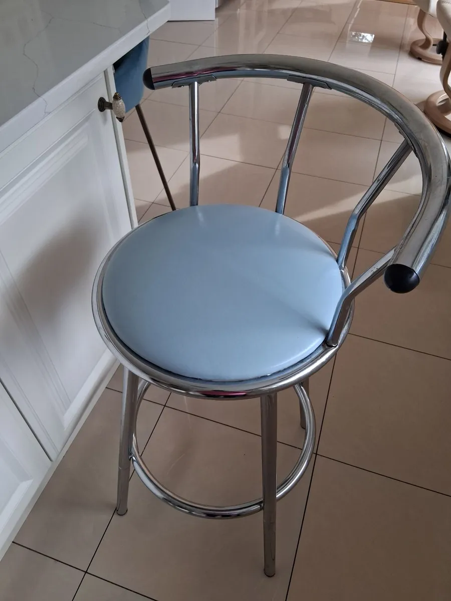 Pair of kitchen island stools - Image 1