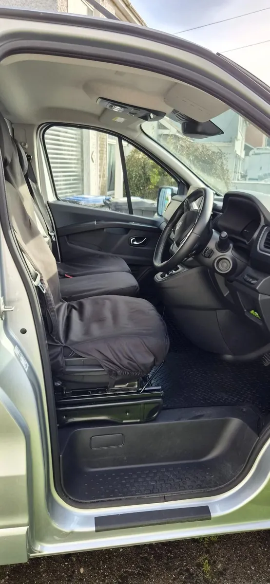 Renault Trafic 2025 LL30 170bhp **NO VAT** - Image 3