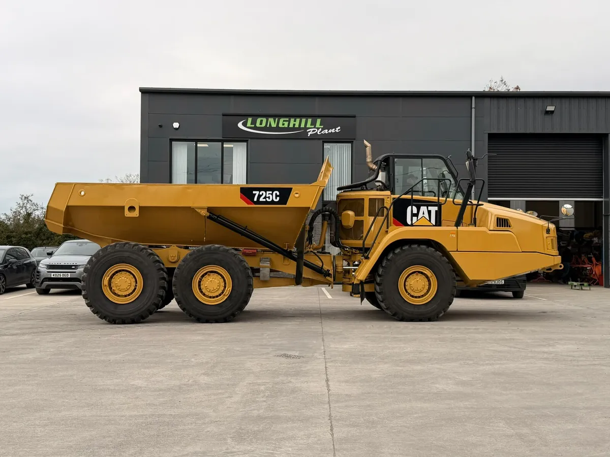 2016 CAT 725C - Image 1