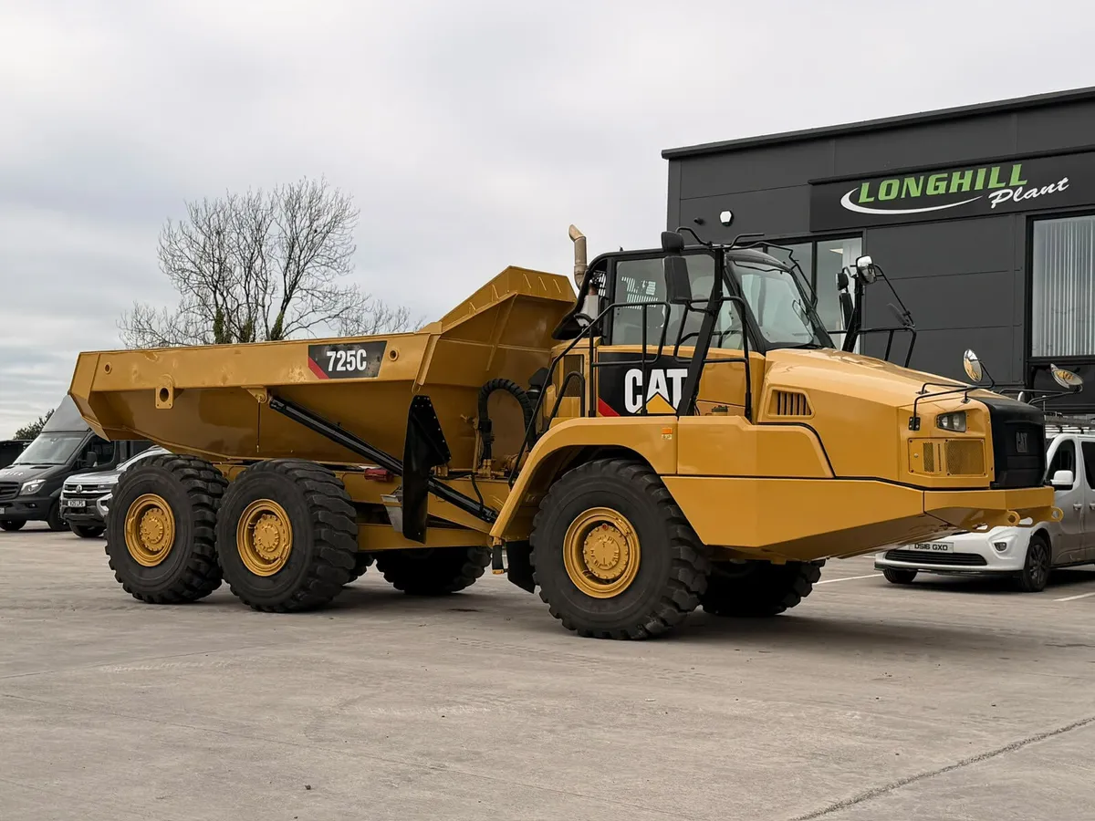 2016 CAT 725C - Image 2