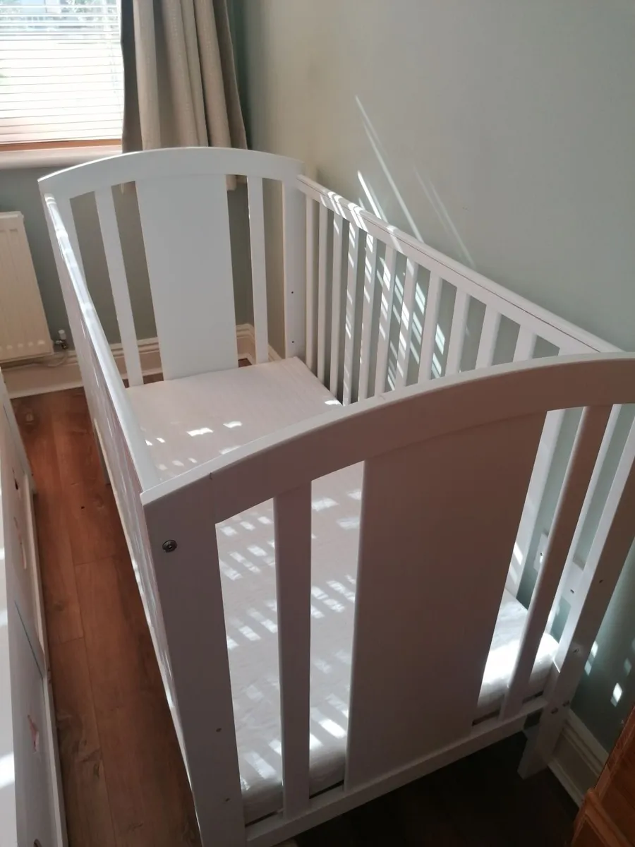 Baby cot - Image 1