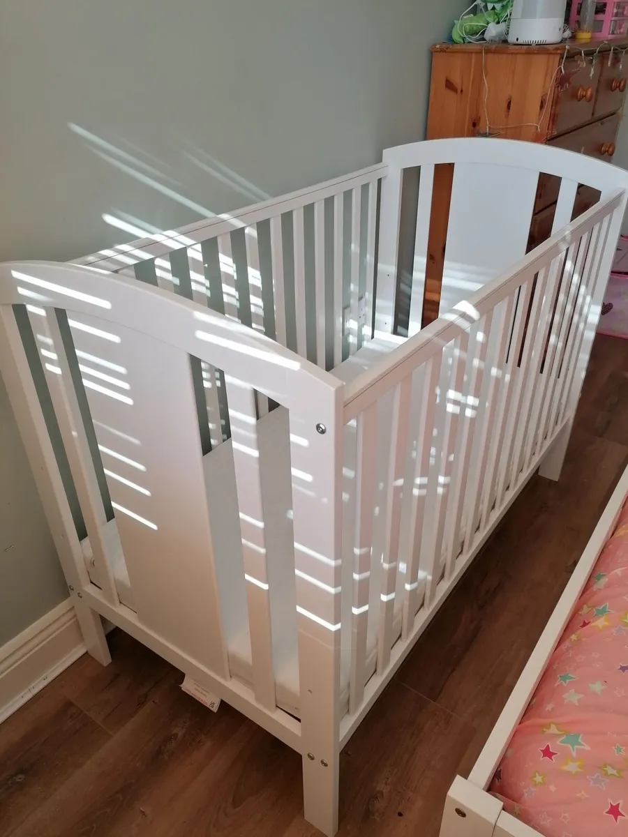 Baby cot - Image 2