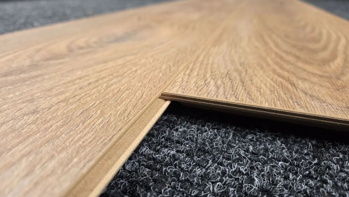 Glengarriff Oak 12mm Laminate Flooring - Image 1