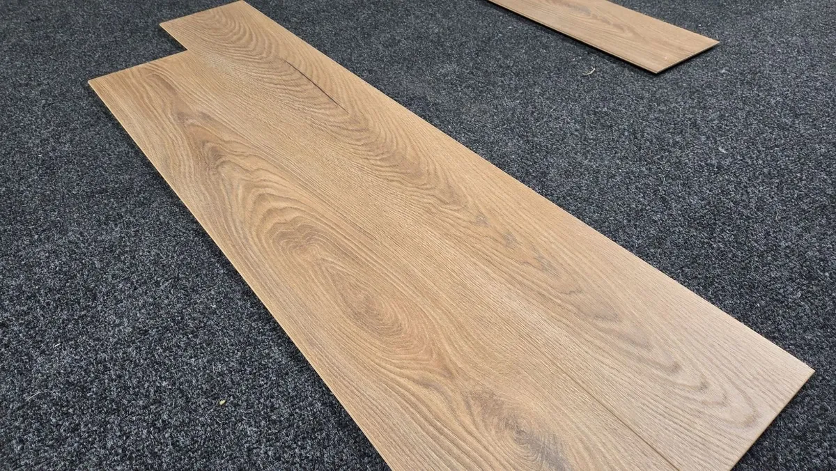 Glengarriff Oak 12mm Laminate Flooring - Image 3
