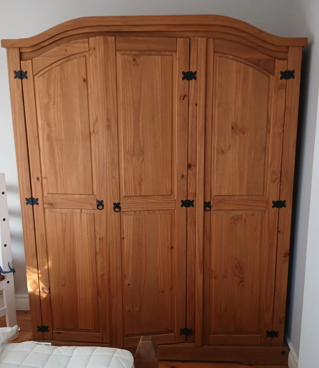 Bedroom furniture in pine - Image 3