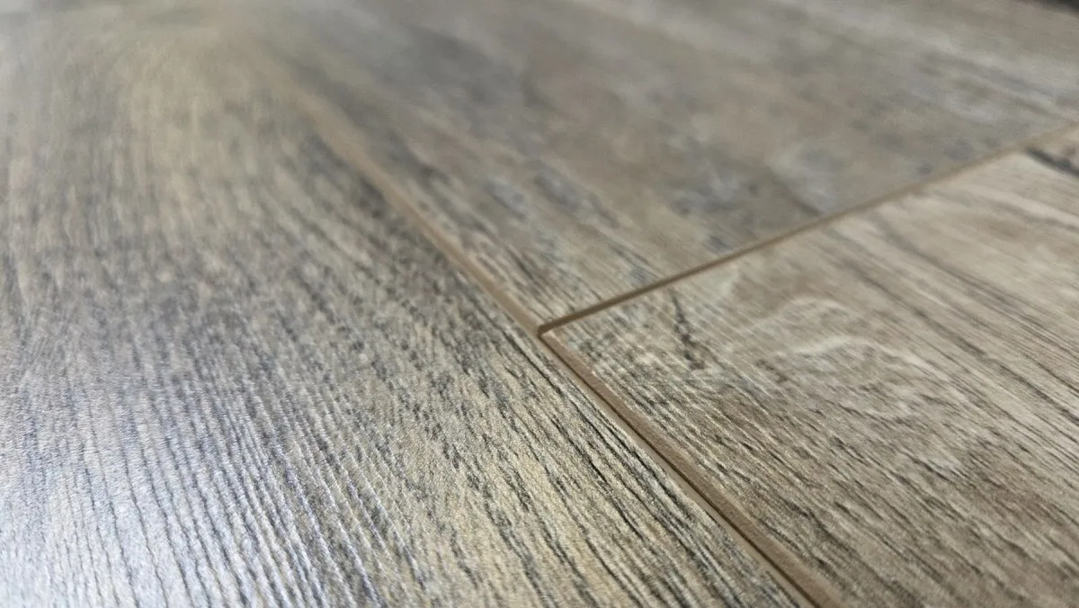 Hanover Oak 12mm Laminate Flooring - Image 3