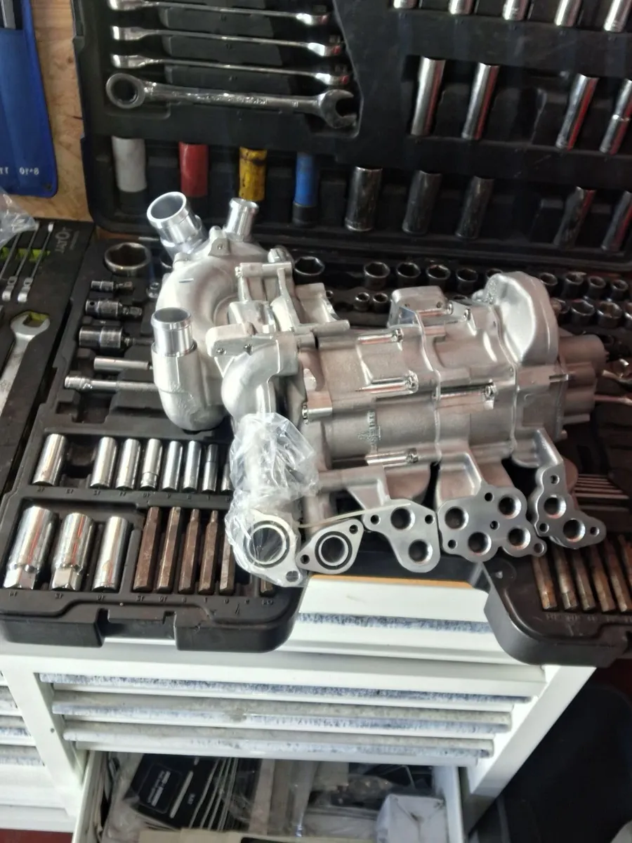 Oil pump - Image 1