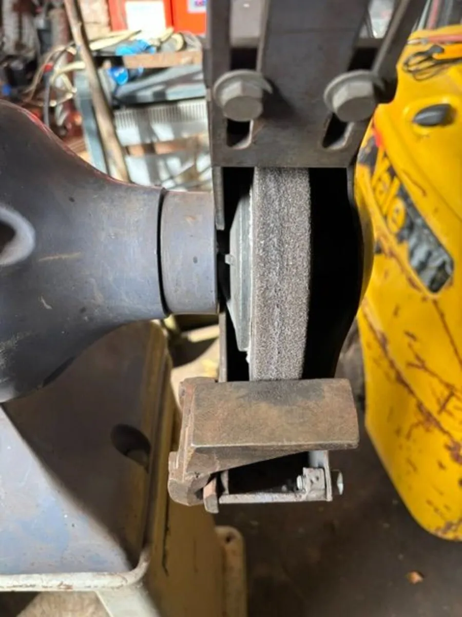 Pedestal Grinders - Image 2