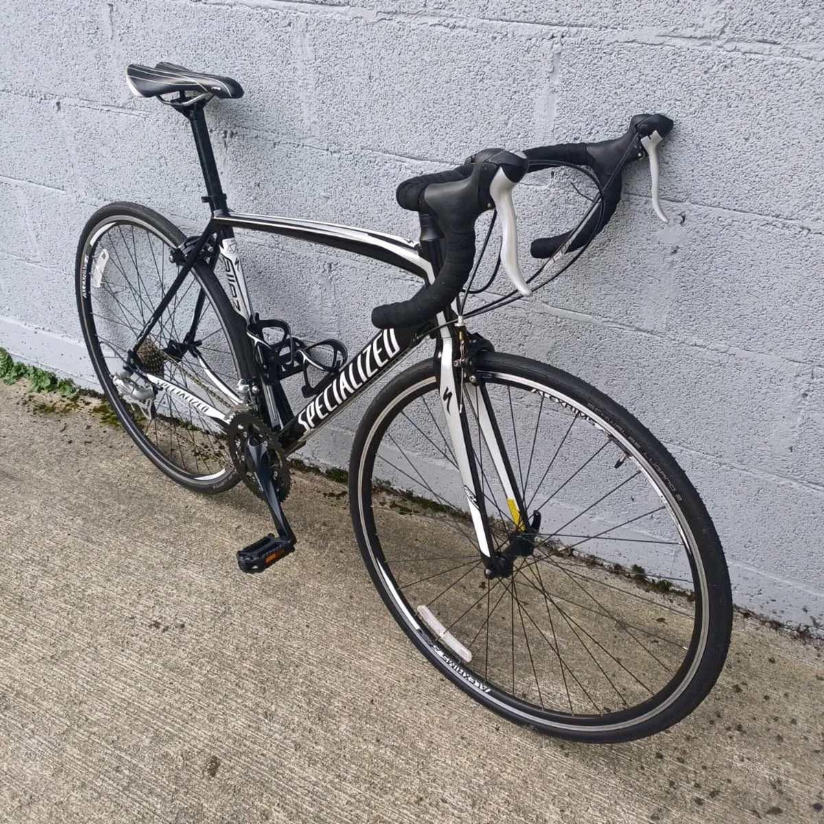 Specialized Allez 54cm road bike. As new. - Image 4