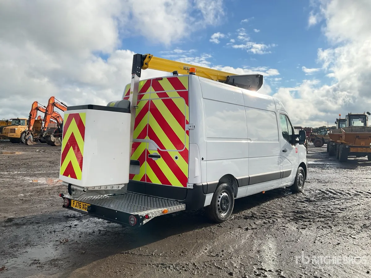 2026 Renault Master w/2023 Versalift VTE-125 - Image 3
