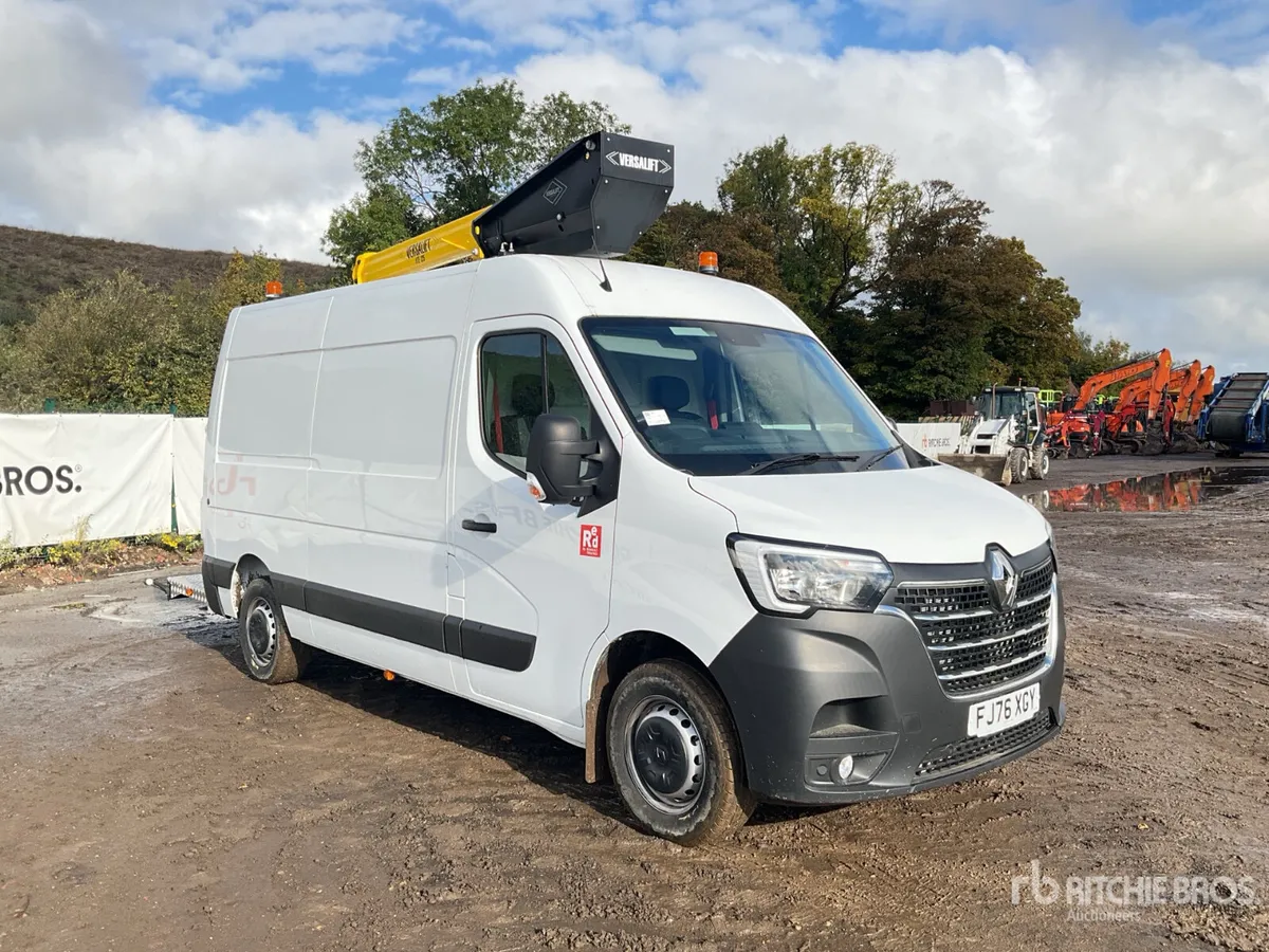 2026 Renault Master w/2023 Versalift VTE-125 - Image 4