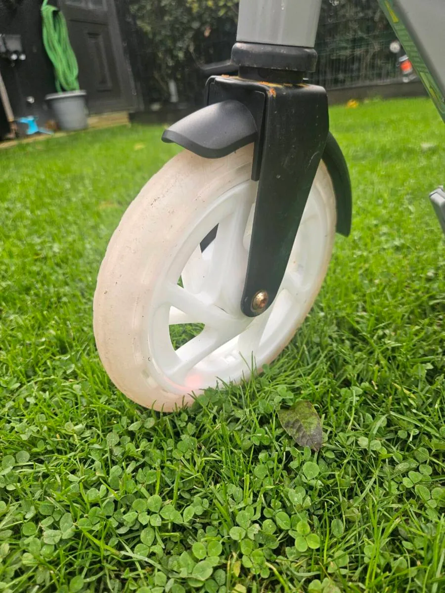 Scooter - Image 2