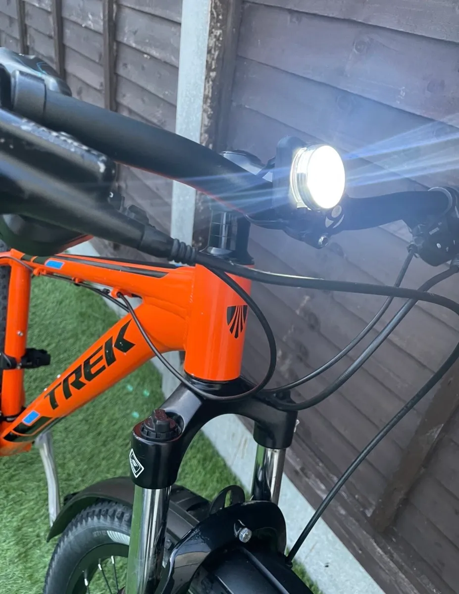 LIKE NEW FULLY SERVICED TREK MARLIN 6 - Image 2