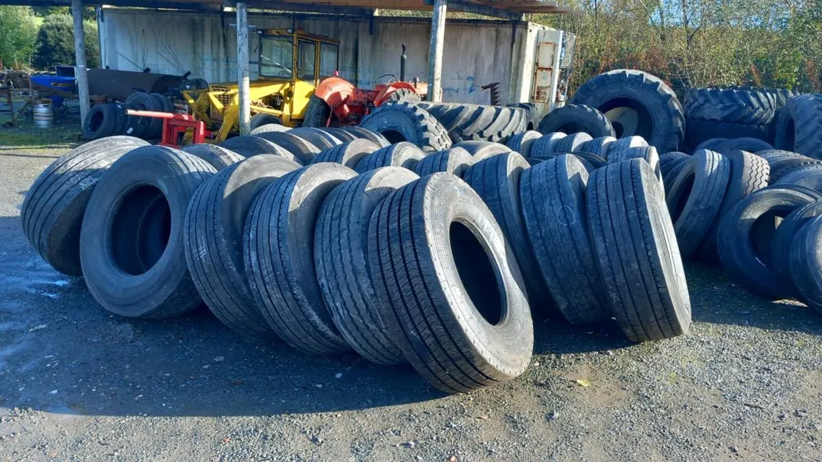 Lorry/trailer tyres - Image 1