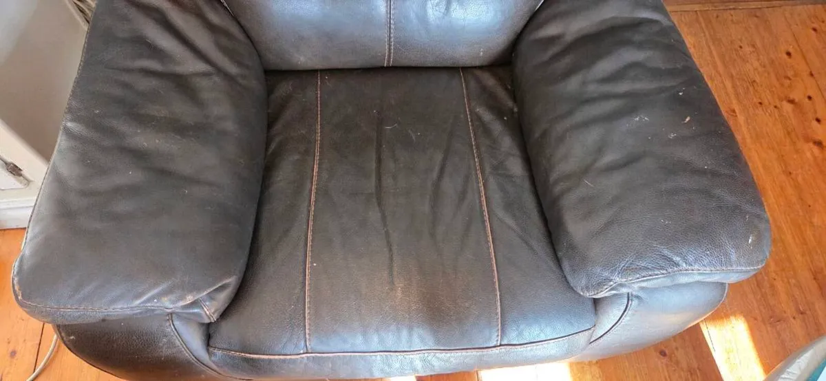 DFS Leather Sofa Recliner Set 3 & 1 seater - Image 3