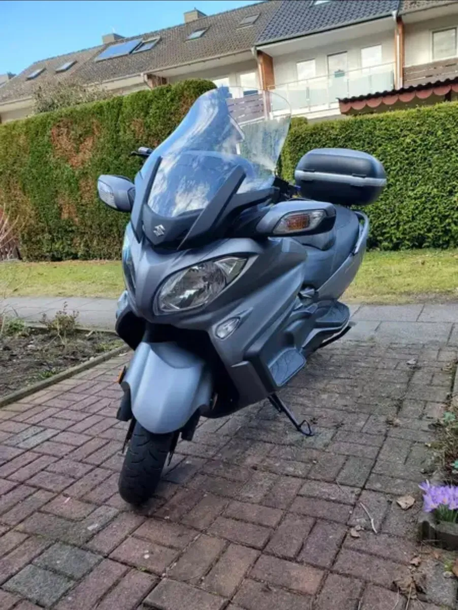 Suzuki Burgman 650 Executive - Image 2