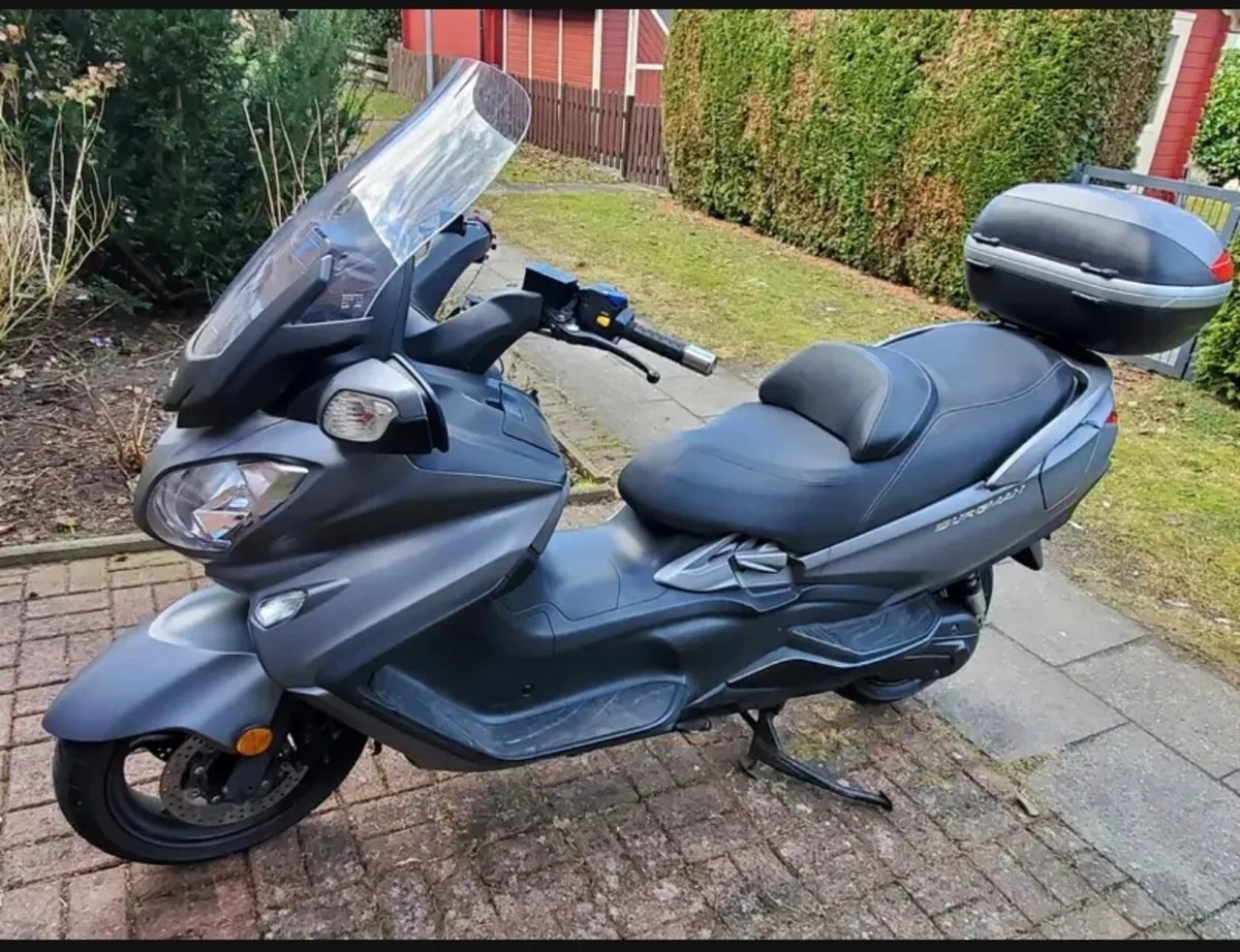 Suzuki Burgman 650 Executive - Image 4
