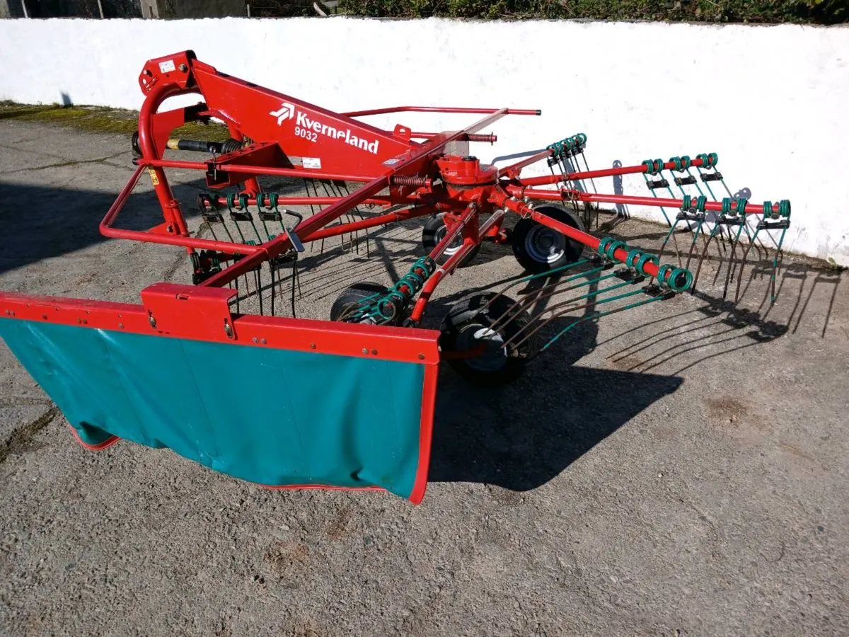 Kverneland single rotor rake - Image 3