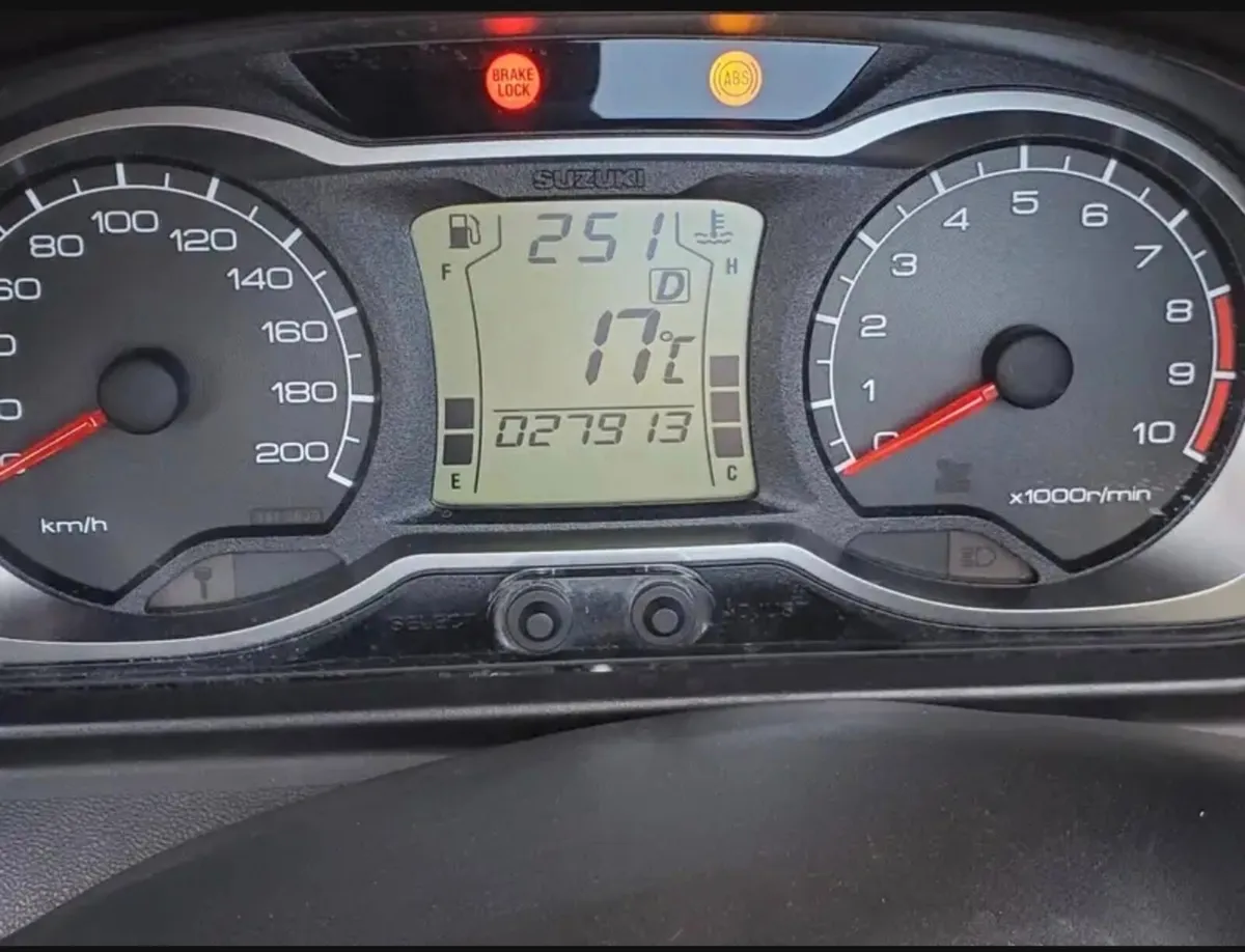 Suzuki Burgman 650 Executive - Image 3