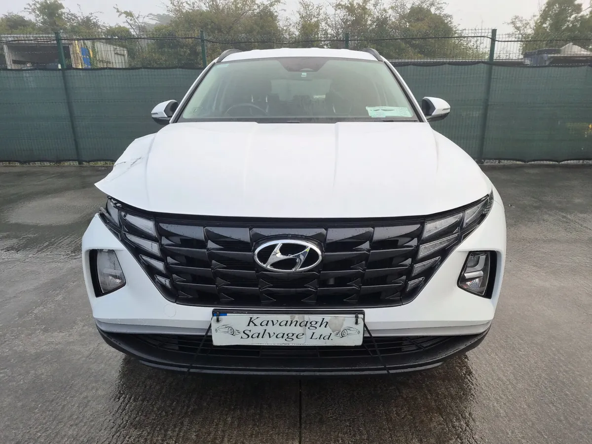 212 Hyundai Tucson Diesel..64km Light Damage - Image 2