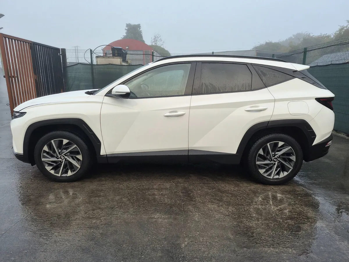 212 Hyundai Tucson Diesel..64km Light Damage - Image 3