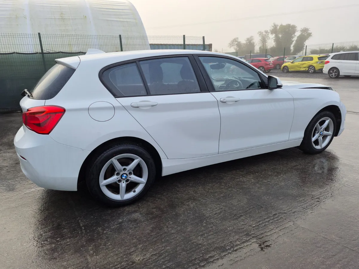 162 BMW 1 Series Diesel Very Light Damage - Image 3