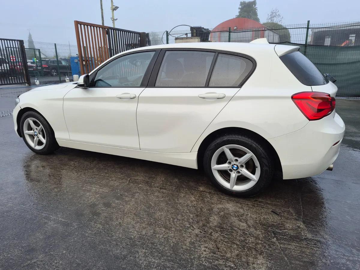 162 BMW 1 Series Diesel Very Light Damage - Image 4