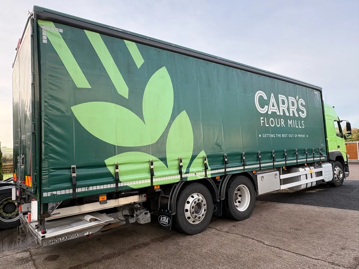 Curtainsider body tail lift - Image 1